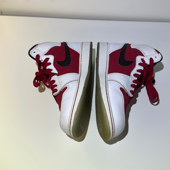 Jordan 1 Carmine (2014) GS - Picture 3 of 3